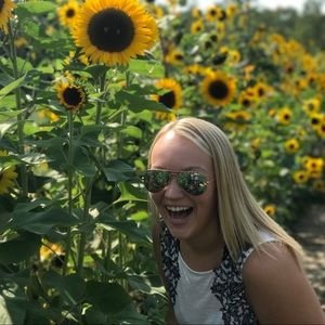 Meet your Posher, Olivia